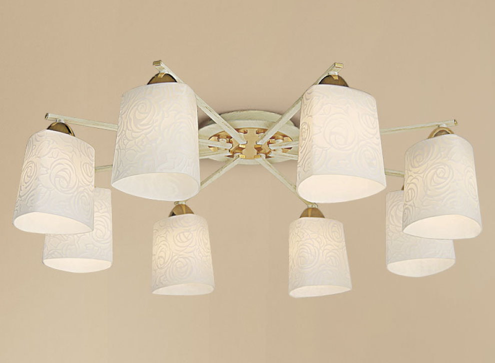 Lustre de plafond avec des nuances blanches