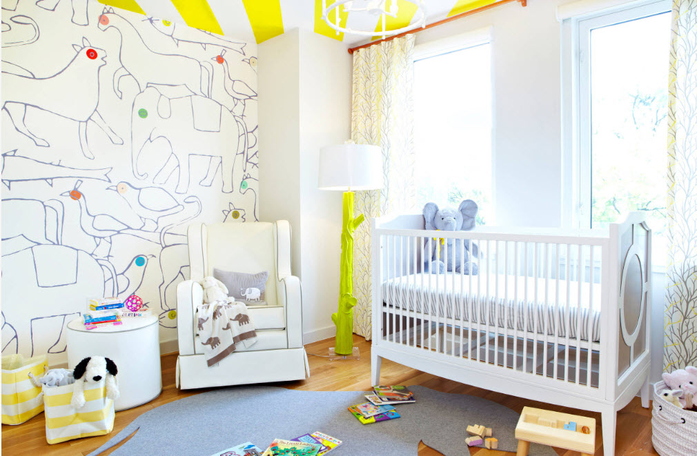 Coloring wallpaper in the little girl’s room