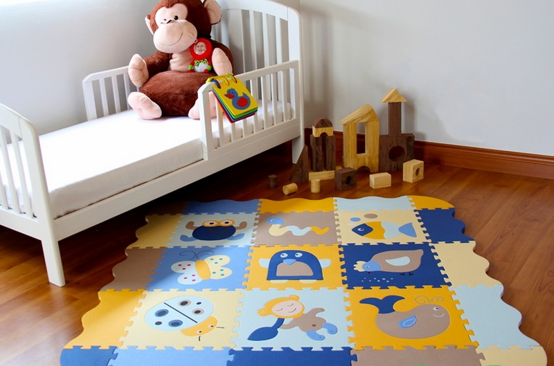 Images vives sur un tapis pour enfants