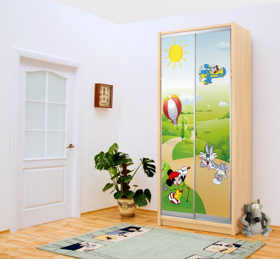 Narrow closet for children