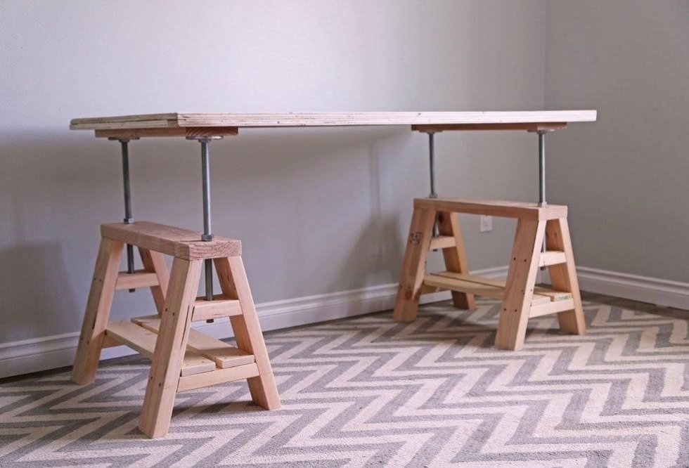 Table en bois avec réglage en hauteur