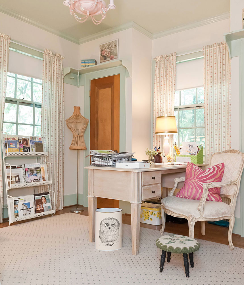 Bureau dans le bureau d'une jeune fille