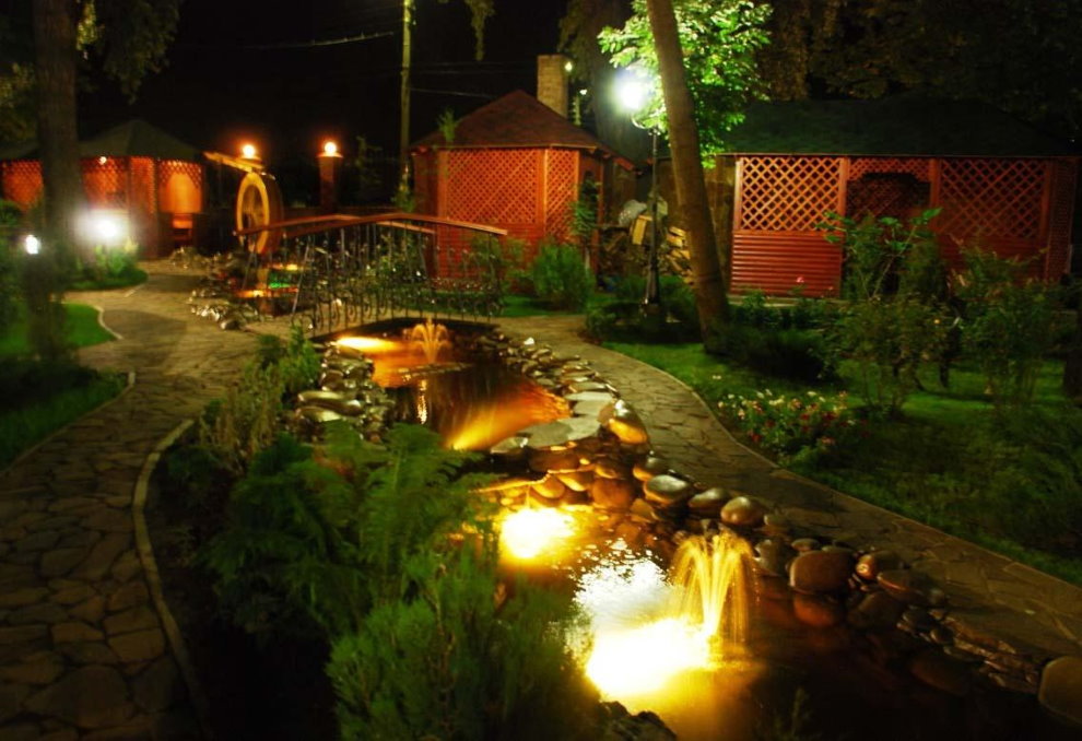 Illumination of the bottom of the reservoir with low-power lamps