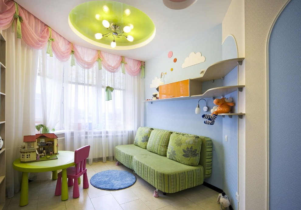 Lustre avec lampes LED dans la chambre des enfants