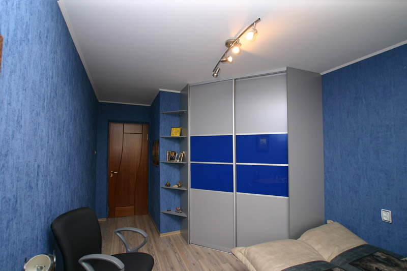 Trapezoidal corner wardrobe in the boy's room