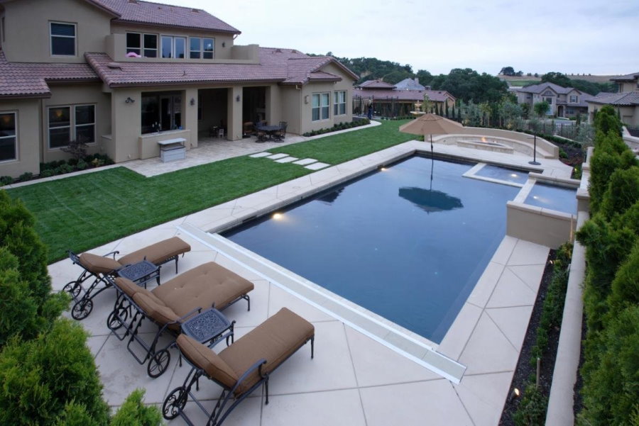 Swimming pool in the countryside