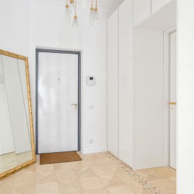 portes blanches dans l'appartement photo options