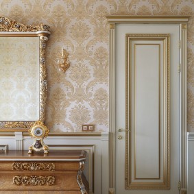 portes blanches dans la revue de l'appartement