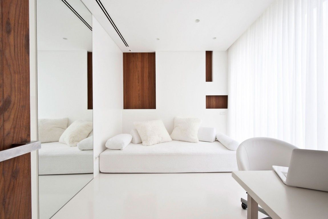 white interior apartment photo design