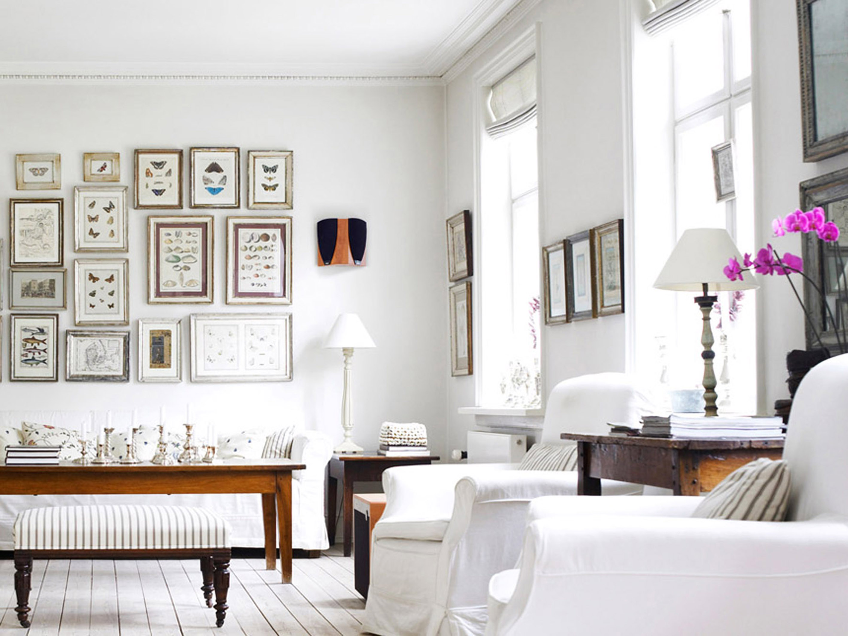 white interior apartment decoration