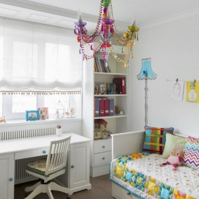 lustre vent sur un plafond blanc