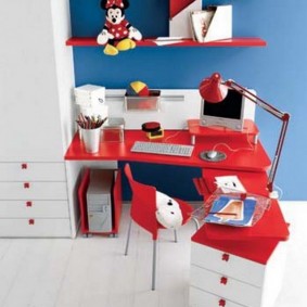 Tables pour enfants avec une chaise