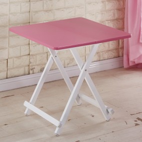 tables pour enfants avec une chaise photo idées