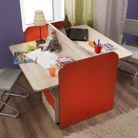 tables pour enfants avec une chaise photo types