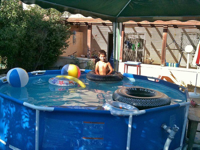 Frame pool for bathing children in the country