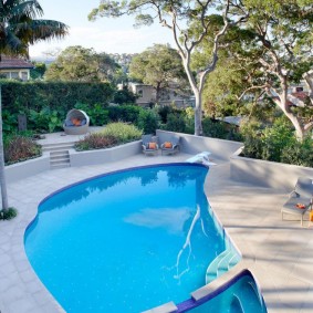 Concrete pool with separate bowls