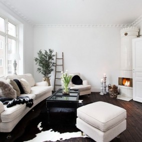 Salon de style scandinave blanc