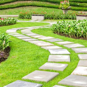 Winding shaped concrete track