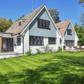 One-storey house with a residential attic