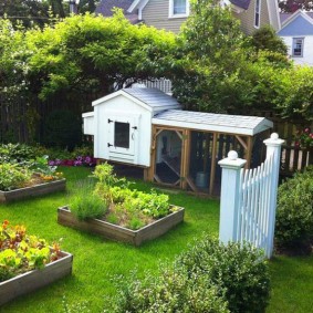 Zone de jardin économique d'une datcha saisonnière