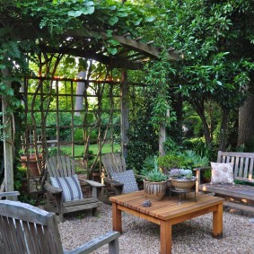 Aire de repos au fond d'un jardin privé