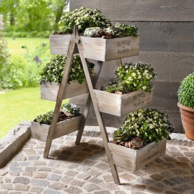 Étagère en bois pour bacs à fleurs