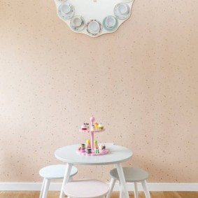 Table et chaises pour enfants en blanc