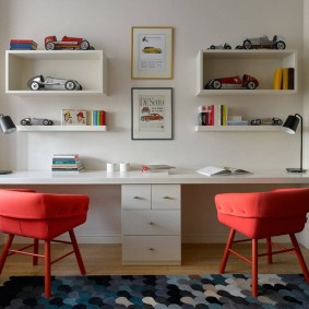 Chaises rouges avec dossier confortable