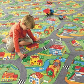 Plancher de jeu dans la chambre des enfants