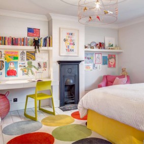 Built-in shelves in the girls bedroom