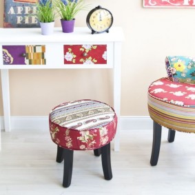 Tabouret pour enfants avec un beau rembourrage