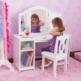 Coiffeuse pour chambre de petite fille