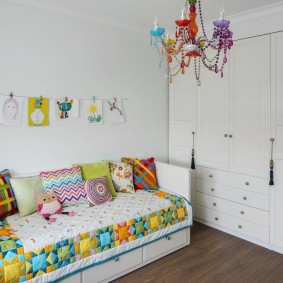 Couleurs vives du lustre pour la chambre des enfants