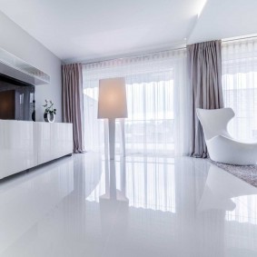 White glossy floor in the living room kitchen