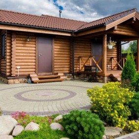 Cabane en rondins faite de rondins