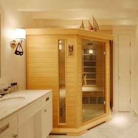 Cabine en bois d'un sauna compact