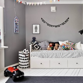 Chambre d'enfant dans les tons gris