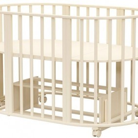 Lit bébé ovale pour le plus petit enfant