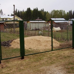 Portes grillagées sur le cadre