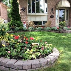 parterres de fleurs avec des pierres photo de bricolage