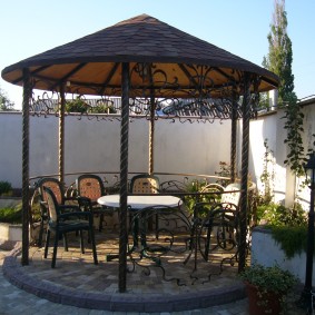 idées de décoration de gazebo en fer forgé