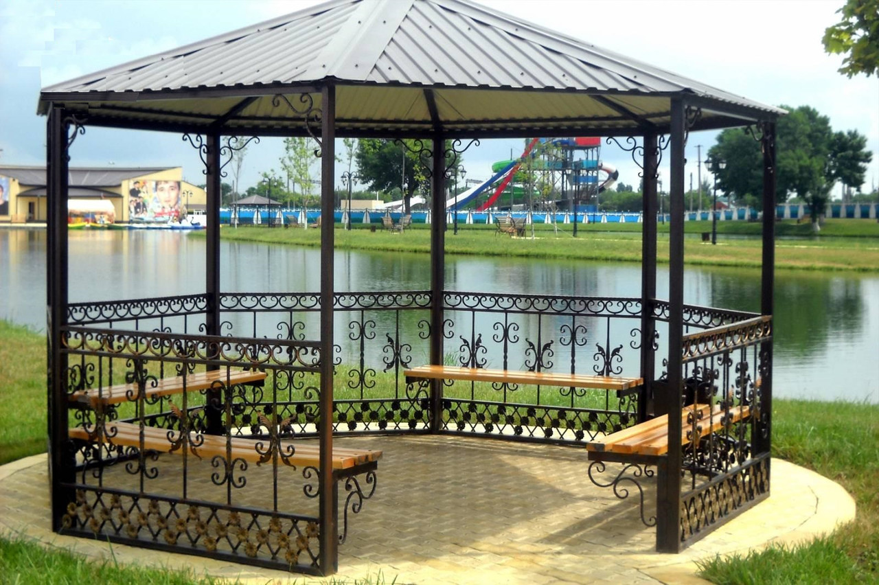 gazebo en fer forgé sur la plage