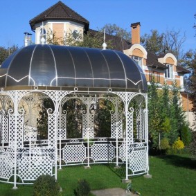 Gazebos en fer forgé pour donner un aperçu de l'idée