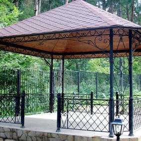 idées de conception de gazebo en fer forgé