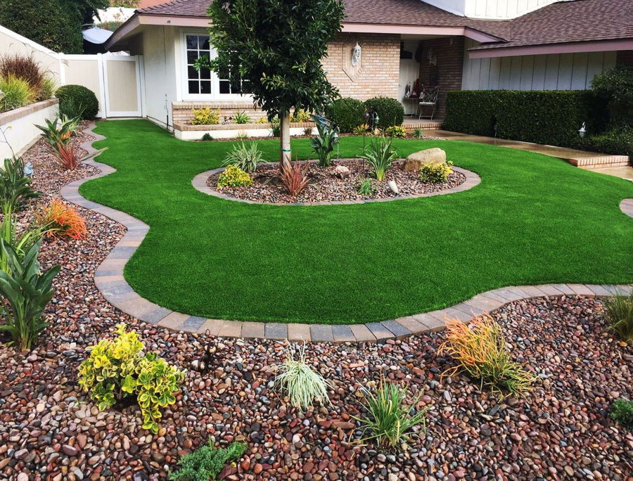 Registration of a lawn on a seasonal dacha with a residential building