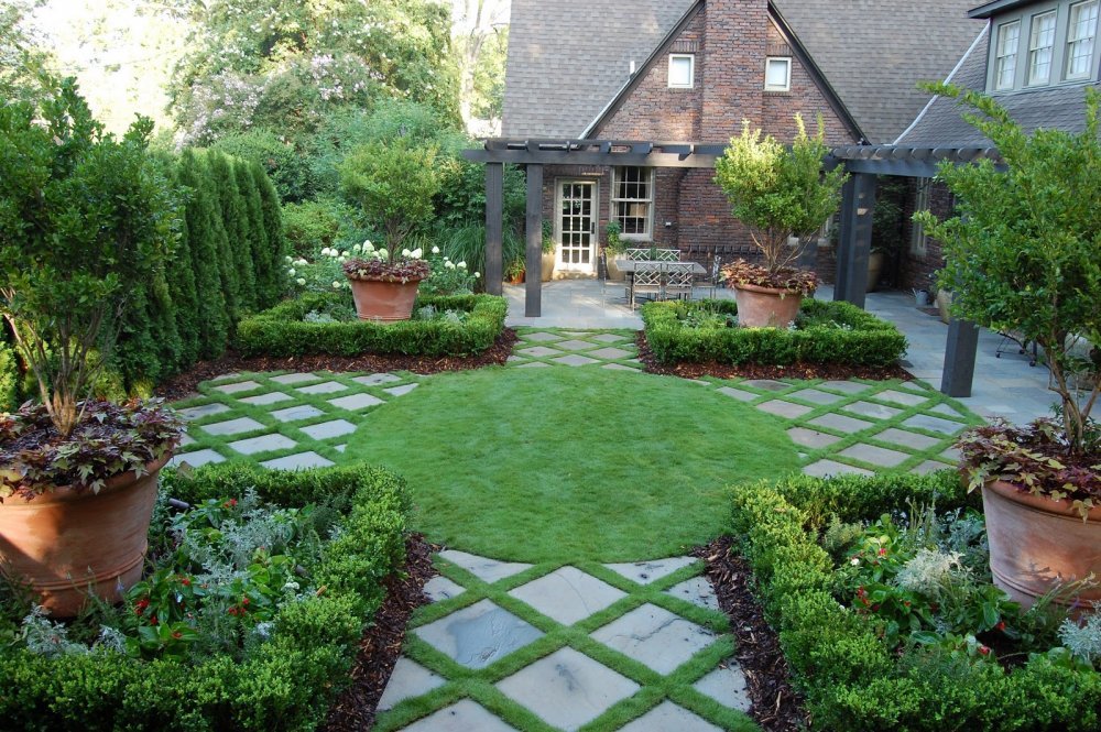 Round lawn in a small area