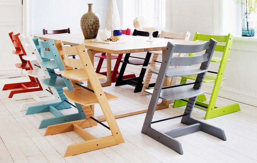 Chaises de plus en plus dans une variété de couleurs