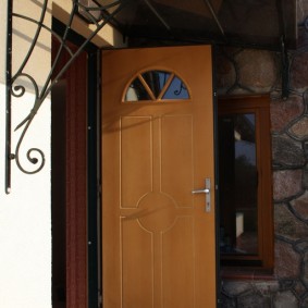 décoration photo porte d'entrée en bois