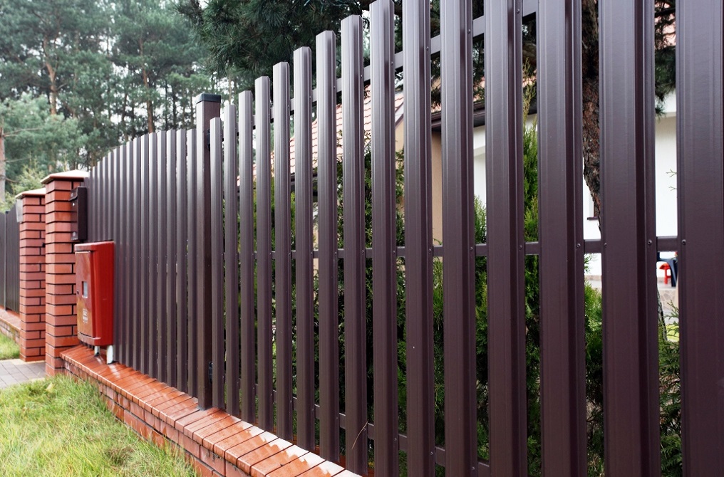 Euro fence design