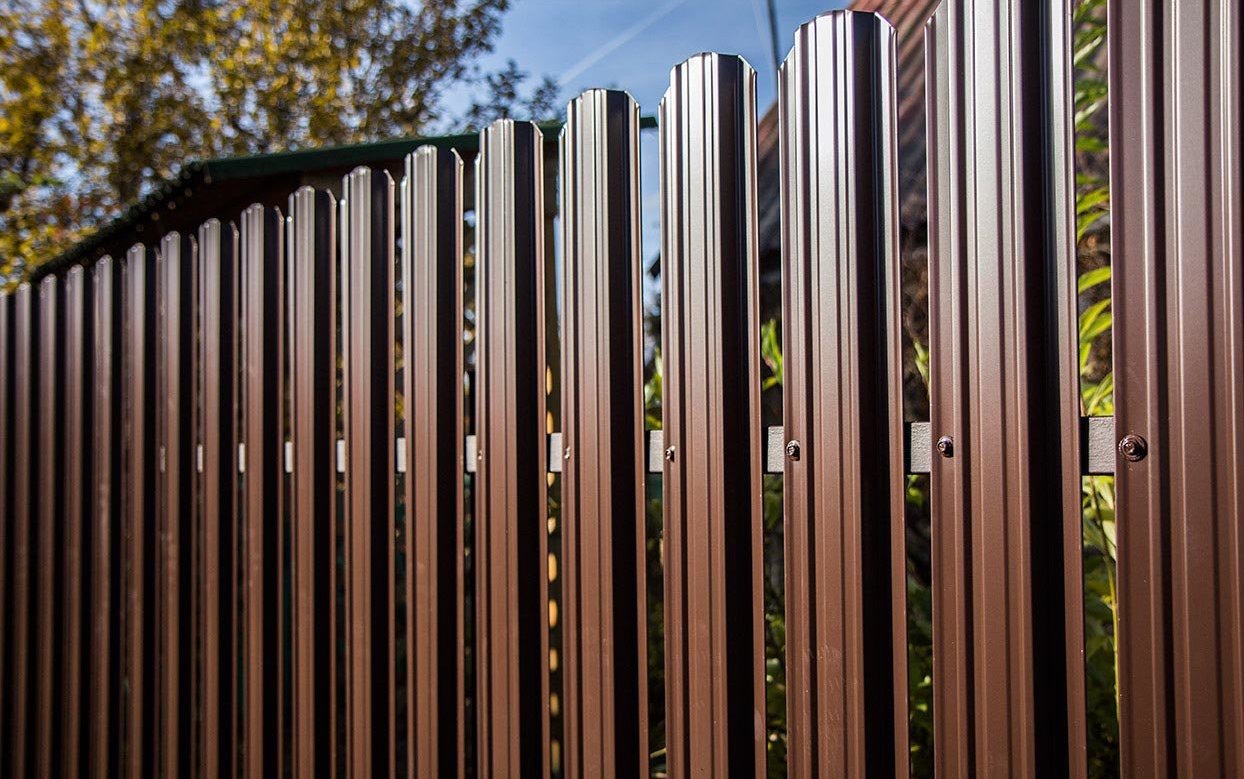 metal picket fence